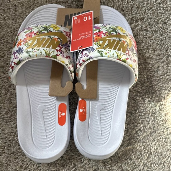 Nike Victori One Womens Print Slides Sandals White Gold Floral DZ6249-100 - Picture 4 of 7